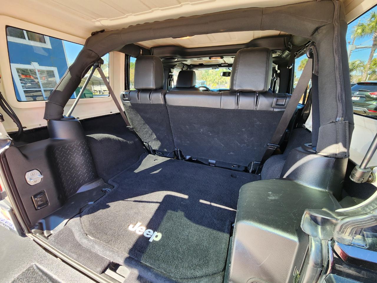 Jeep Wrangler Unlimited 4WD 4dr Sahara 2013