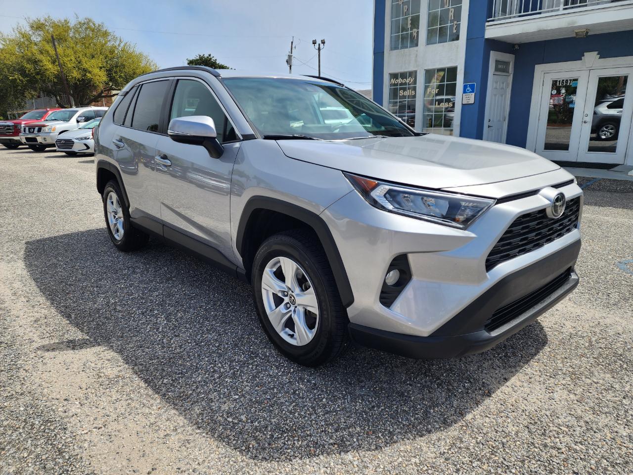 Toyota RAV4 XLE FWD 2021