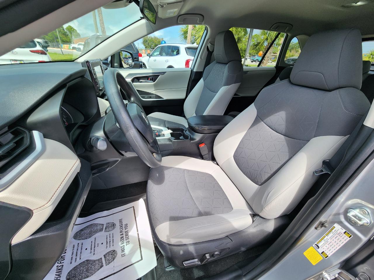 Toyota RAV4 XLE FWD 2021