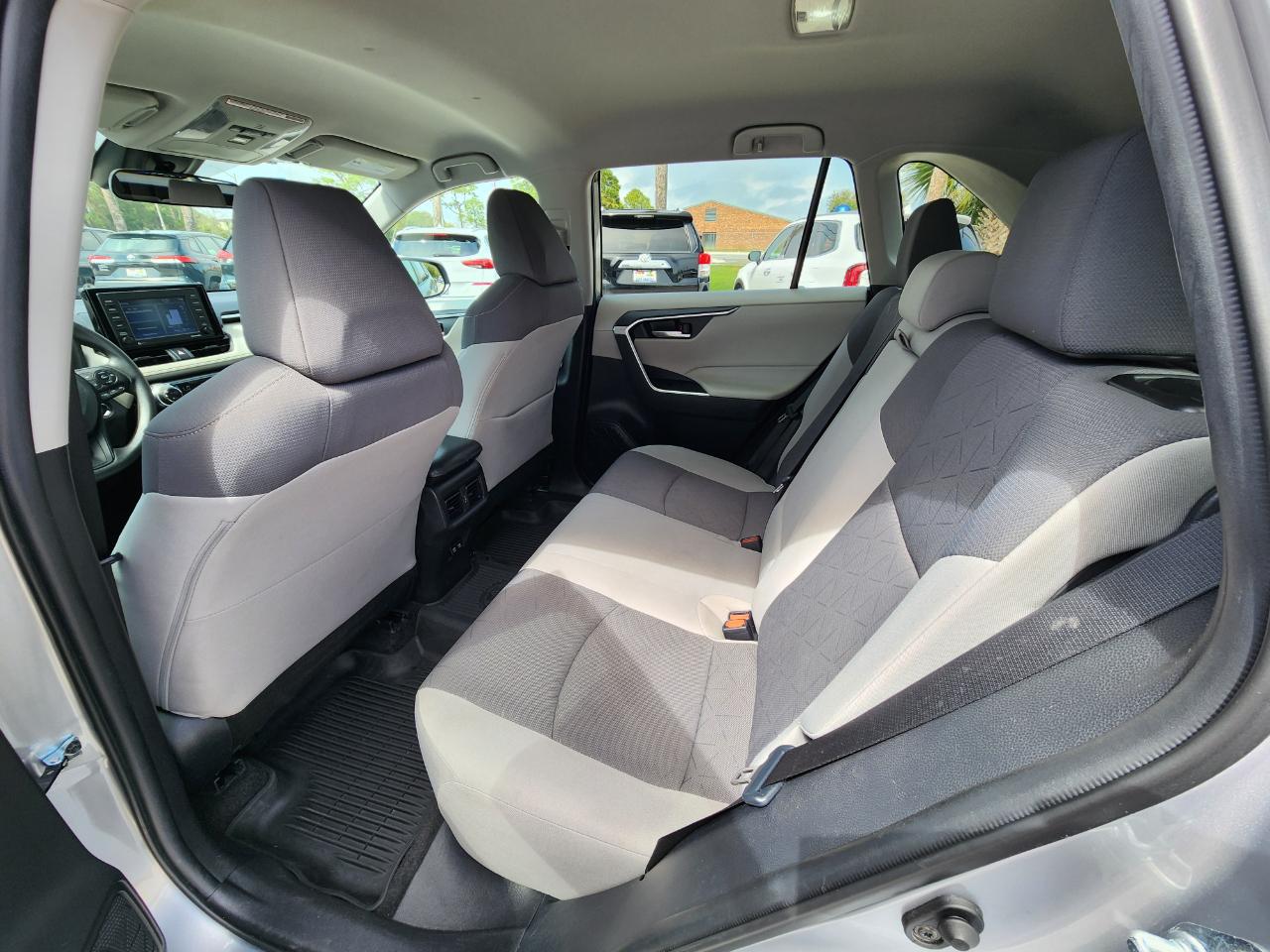 Toyota RAV4 XLE FWD 2021