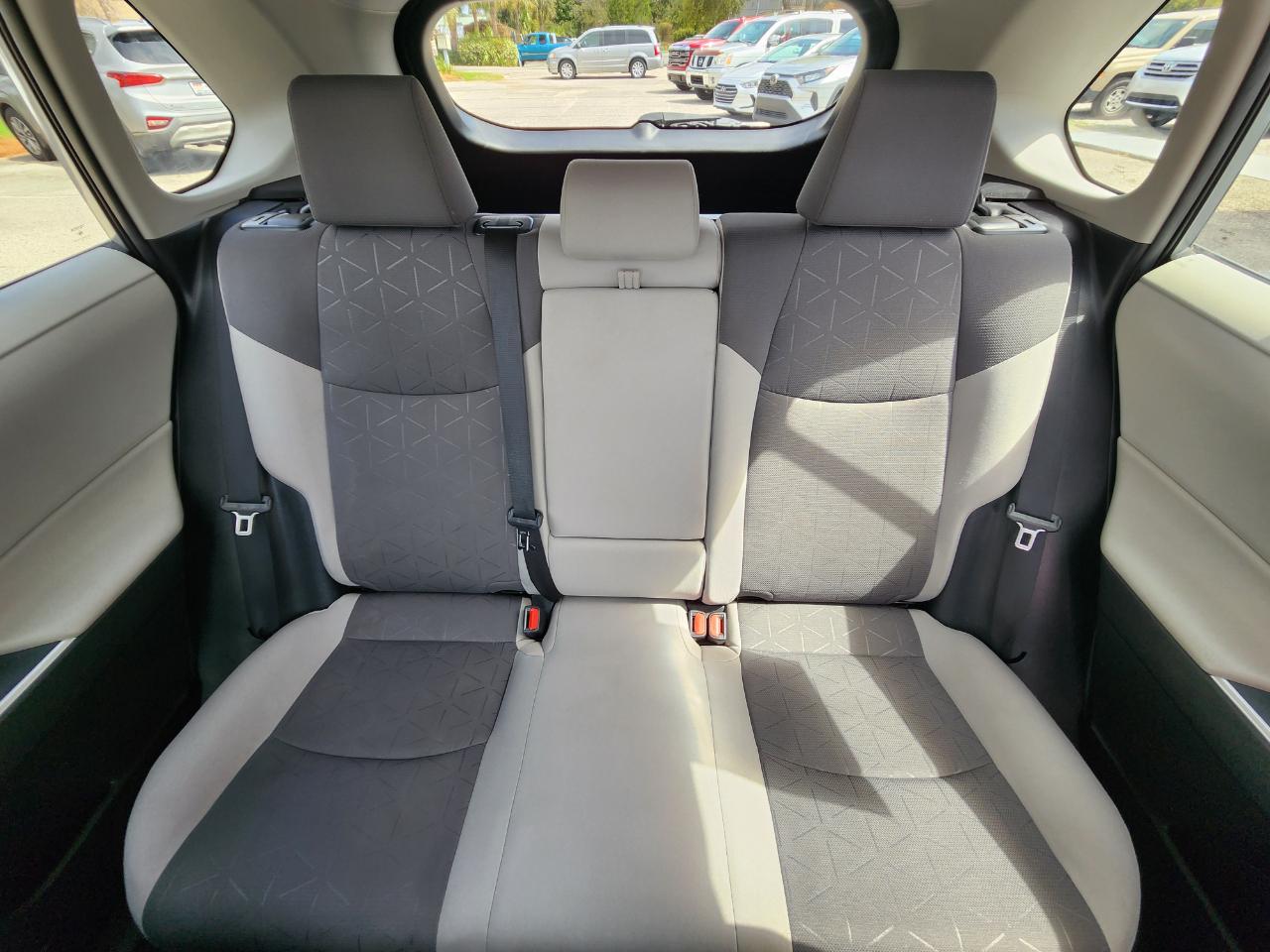 Toyota RAV4 XLE FWD 2021