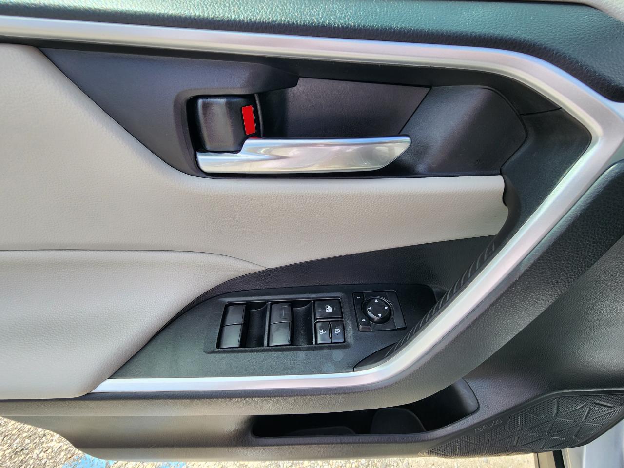 Toyota RAV4 XLE FWD 2021