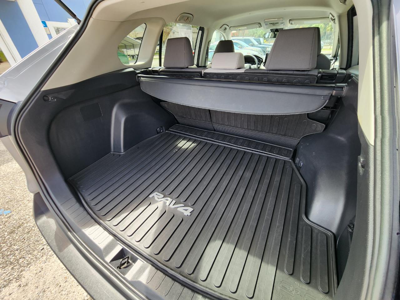 Toyota RAV4 XLE FWD 2021