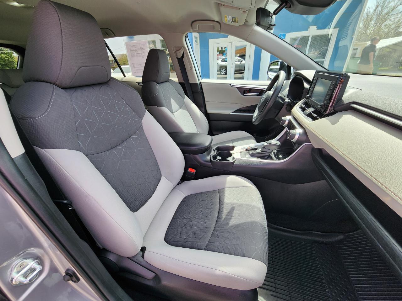 Toyota RAV4 XLE FWD 2021