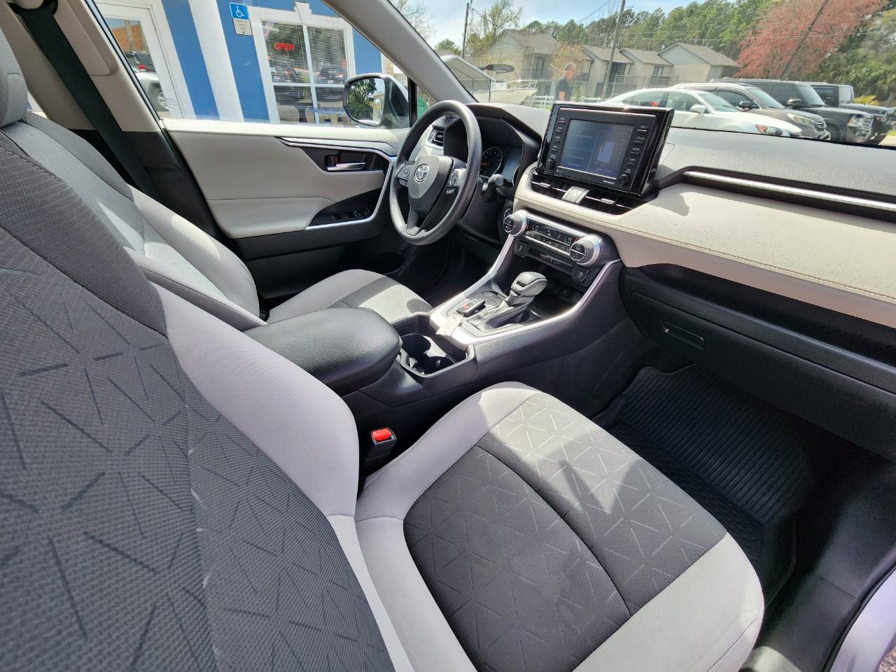 Toyota RAV4 XLE FWD 2021