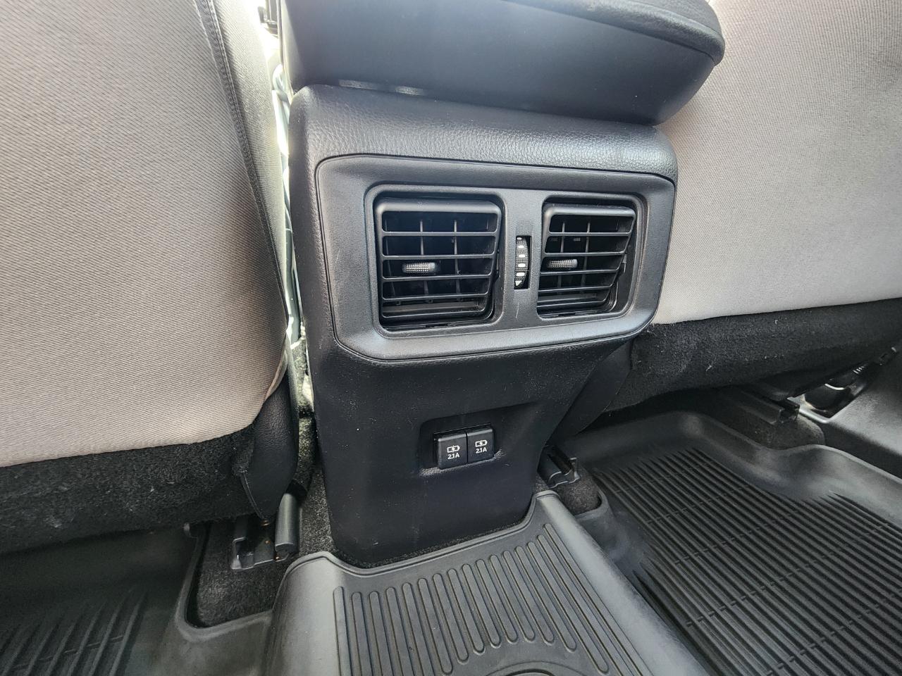 Toyota RAV4 XLE FWD 2021