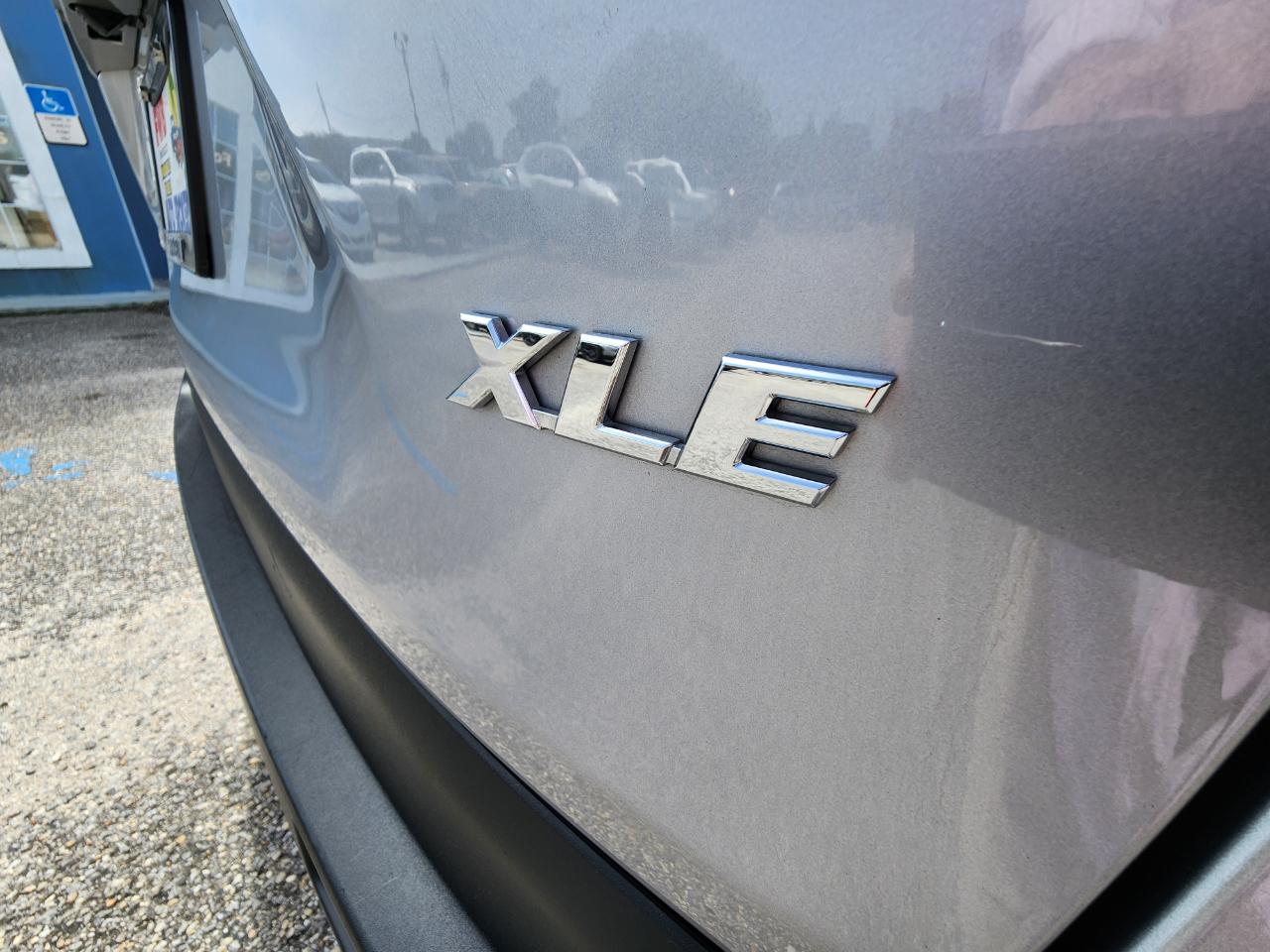 Toyota RAV4 XLE FWD 2021