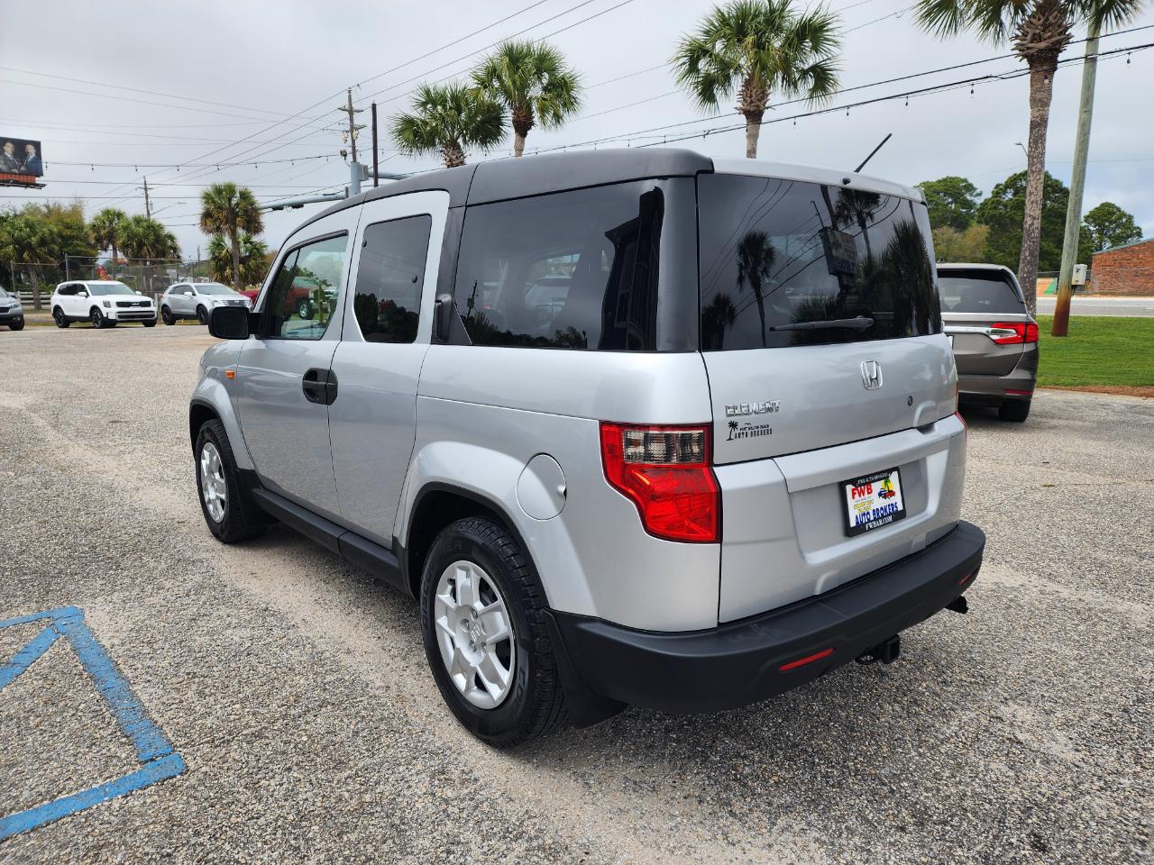 Honda Element 2WD 5dr Auto LX 2009