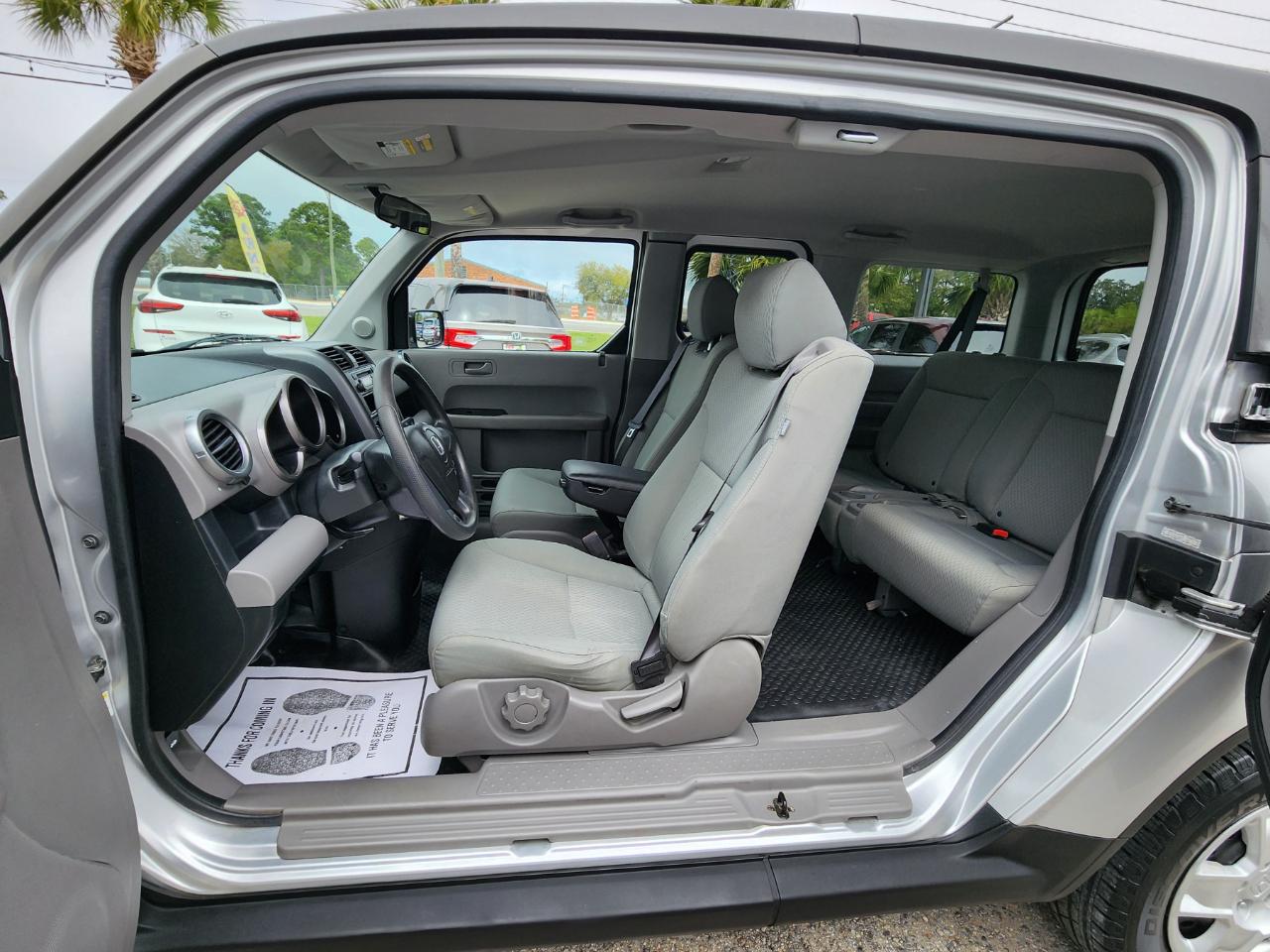 Honda Element 2WD 5dr Auto LX 2009