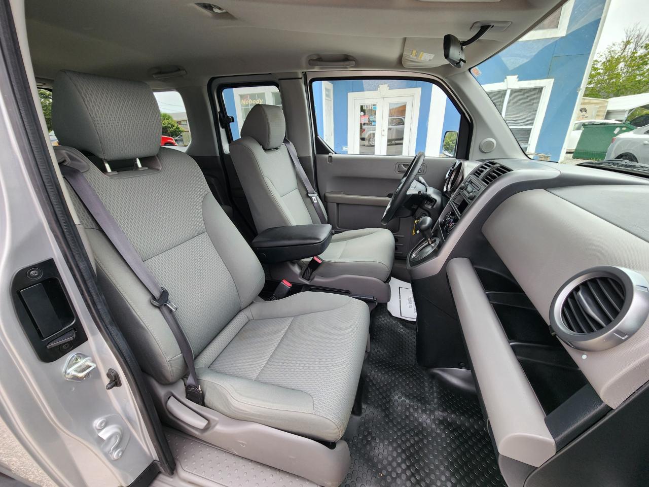 Honda Element 2WD 5dr Auto LX 2009