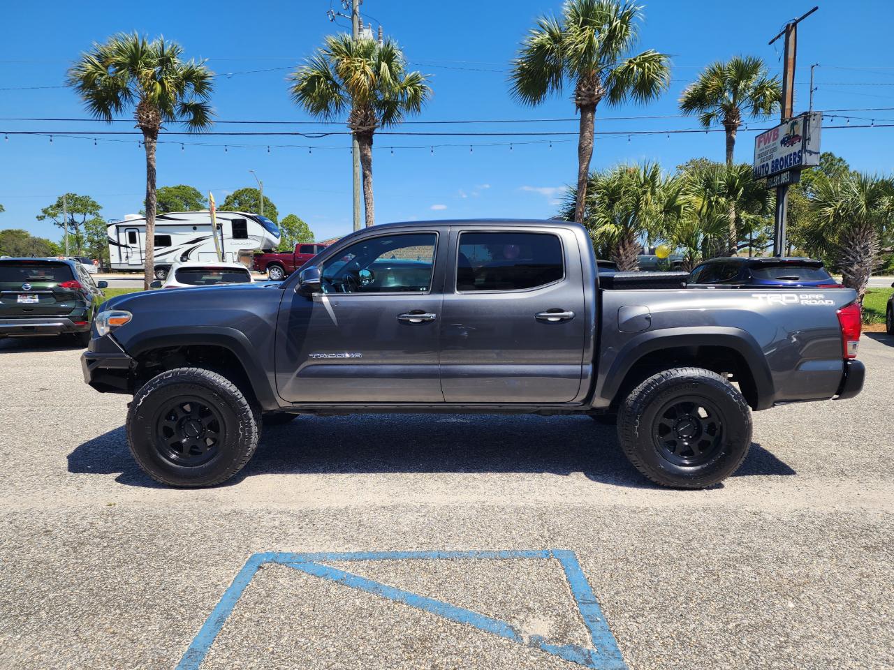 Toyota Tacoma TRD Off Road Double Cab 5' Bed V6 4x2 AT (Natl) 2017