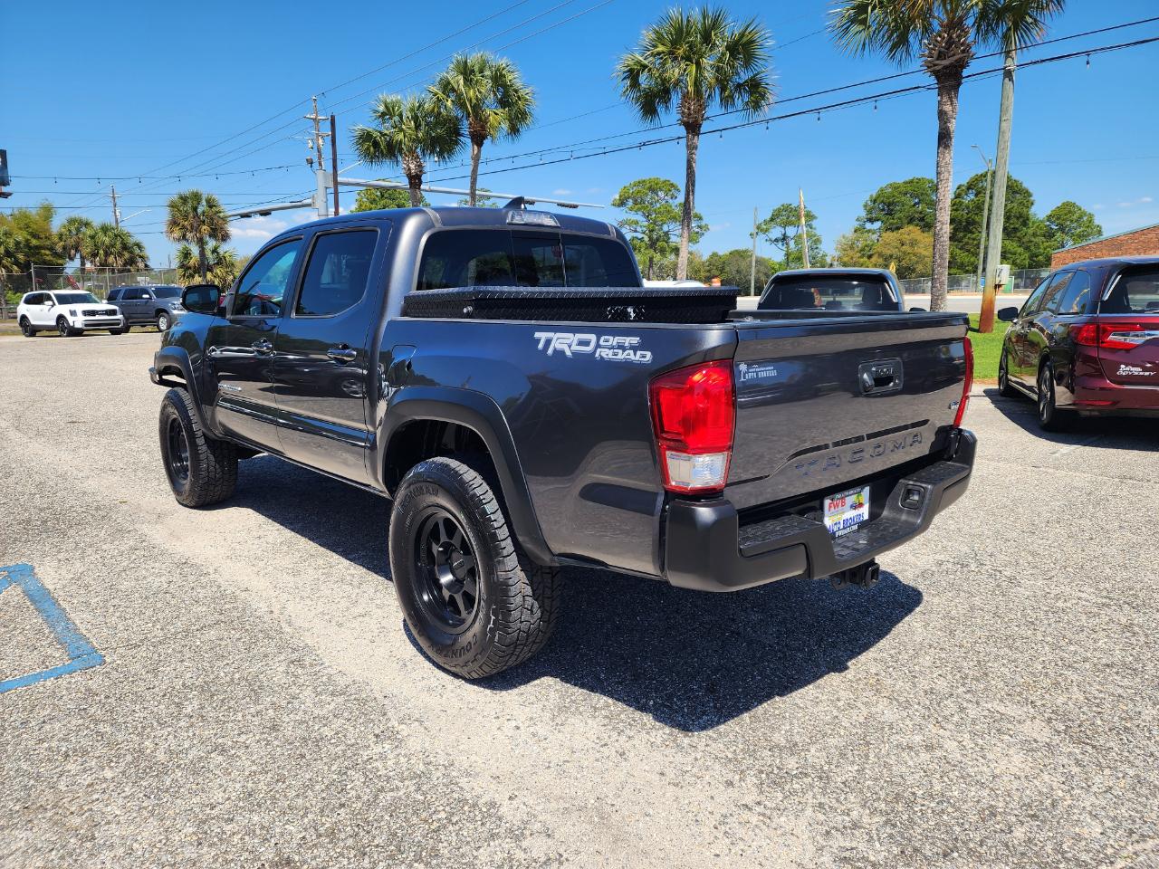 Toyota Tacoma TRD Off Road Double Cab 5' Bed V6 4x2 AT (Natl) 2017