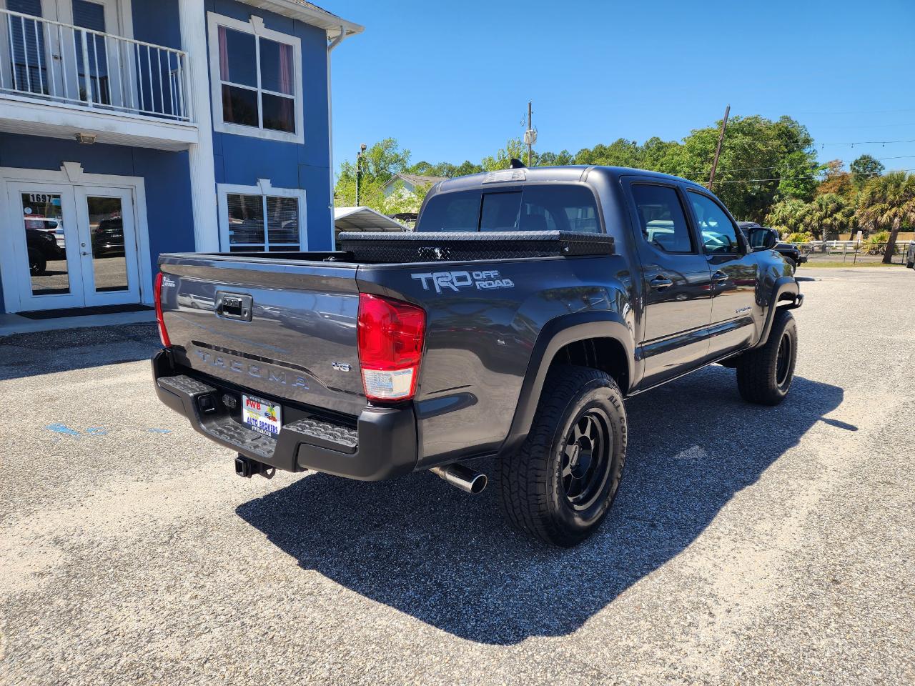 Toyota Tacoma TRD Off Road Double Cab 5' Bed V6 4x2 AT (Natl) 2017