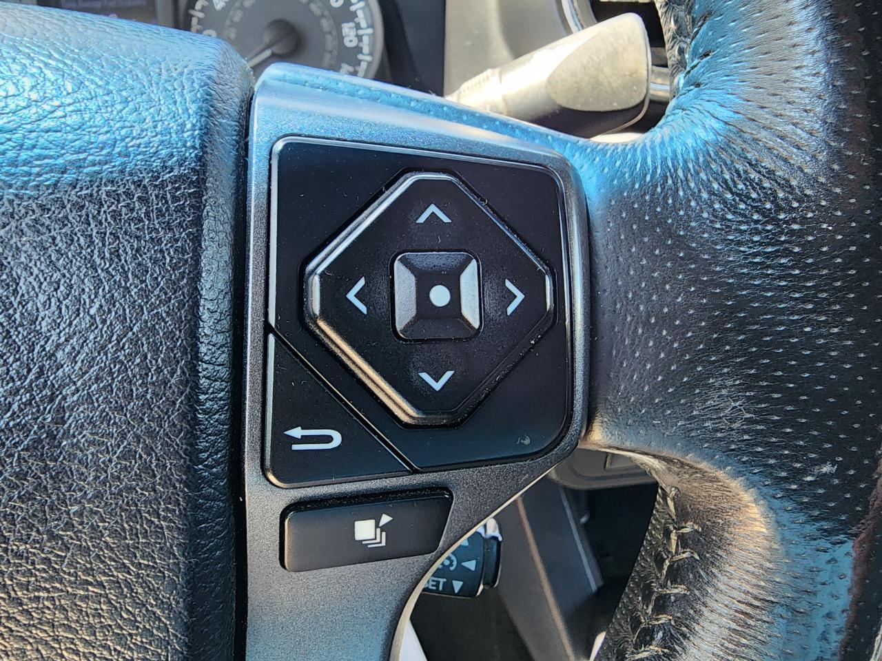 Toyota Tacoma TRD Off Road Double Cab 5' Bed V6 4x2 AT (Natl) 2017