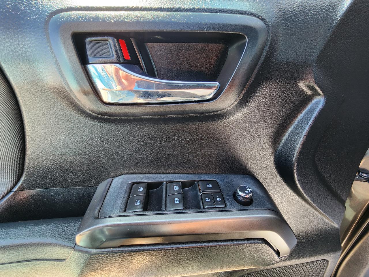 Toyota Tacoma TRD Off Road Double Cab 5' Bed V6 4x2 AT (Natl) 2017