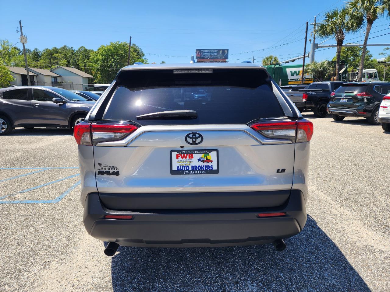 Toyota RAV4 LE FWD (Natl) 2021