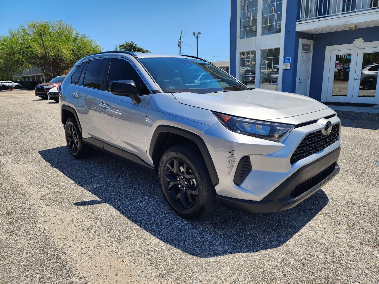 Toyota RAV4 LE FWD (Natl) 2021