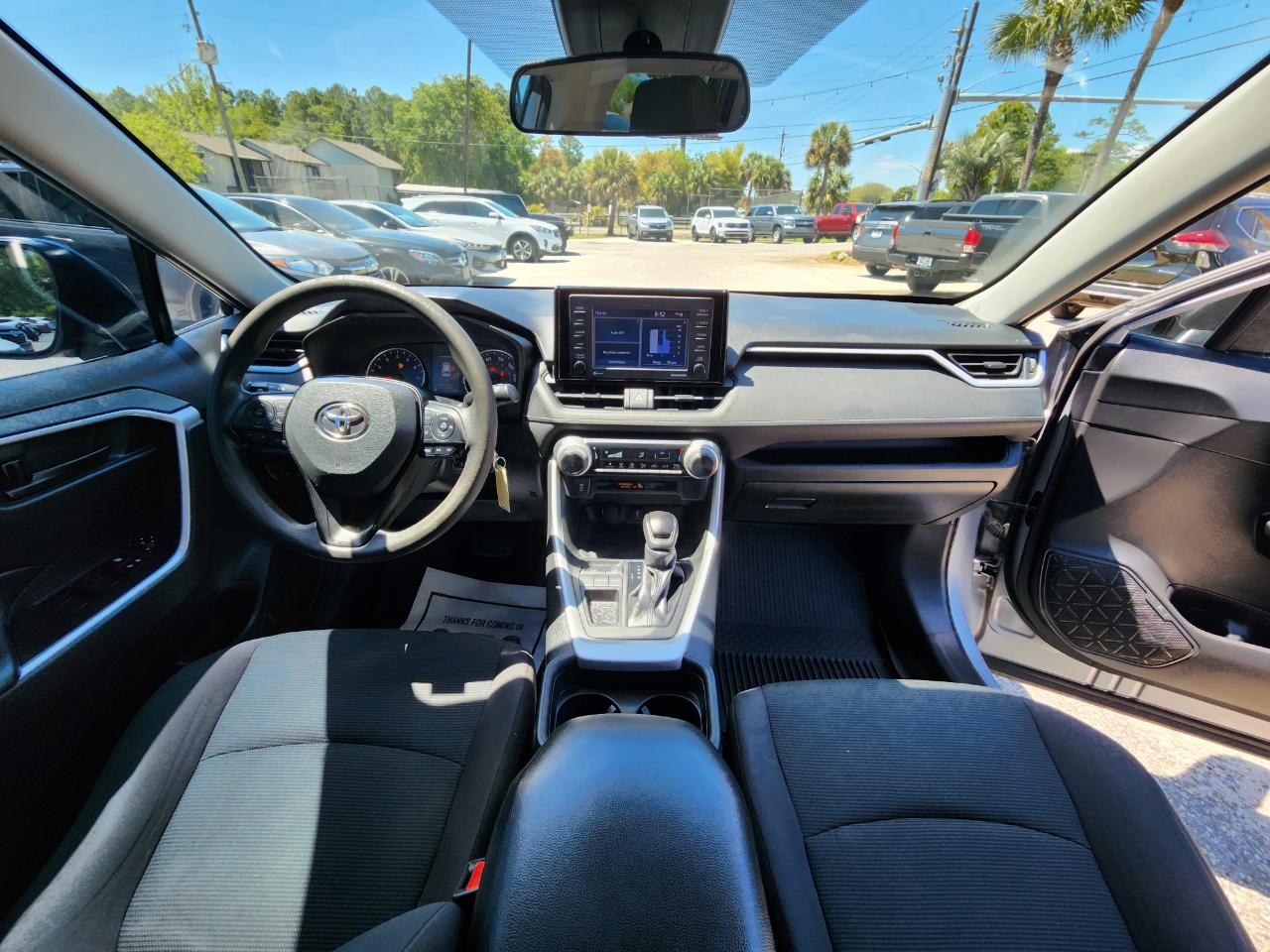 Toyota RAV4 LE FWD (Natl) 2021