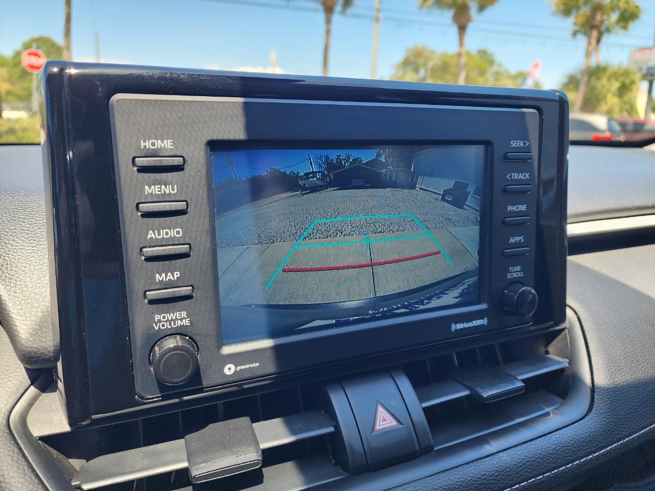 Toyota RAV4 LE FWD (Natl) 2021