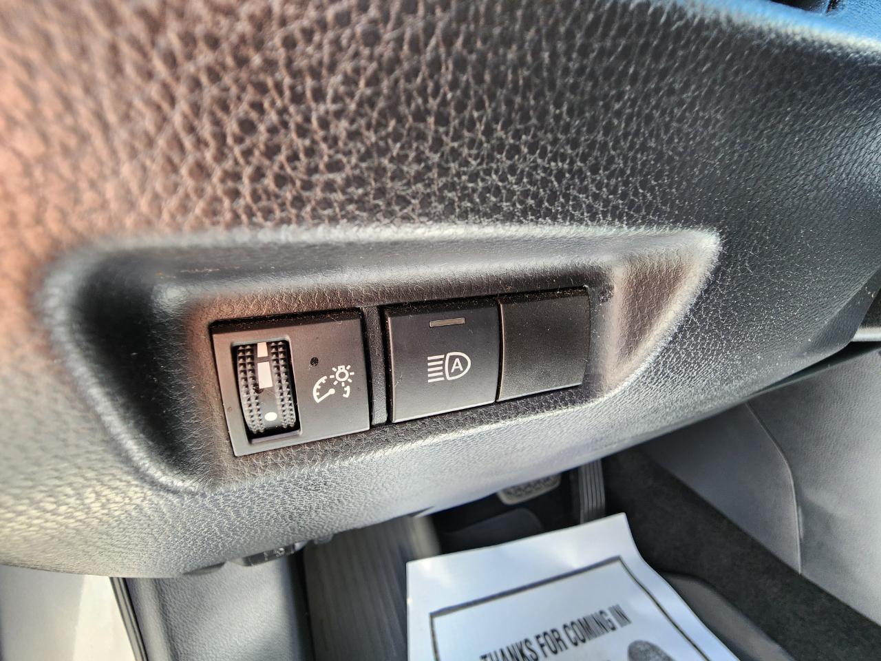 Toyota RAV4 LE FWD (Natl) 2021