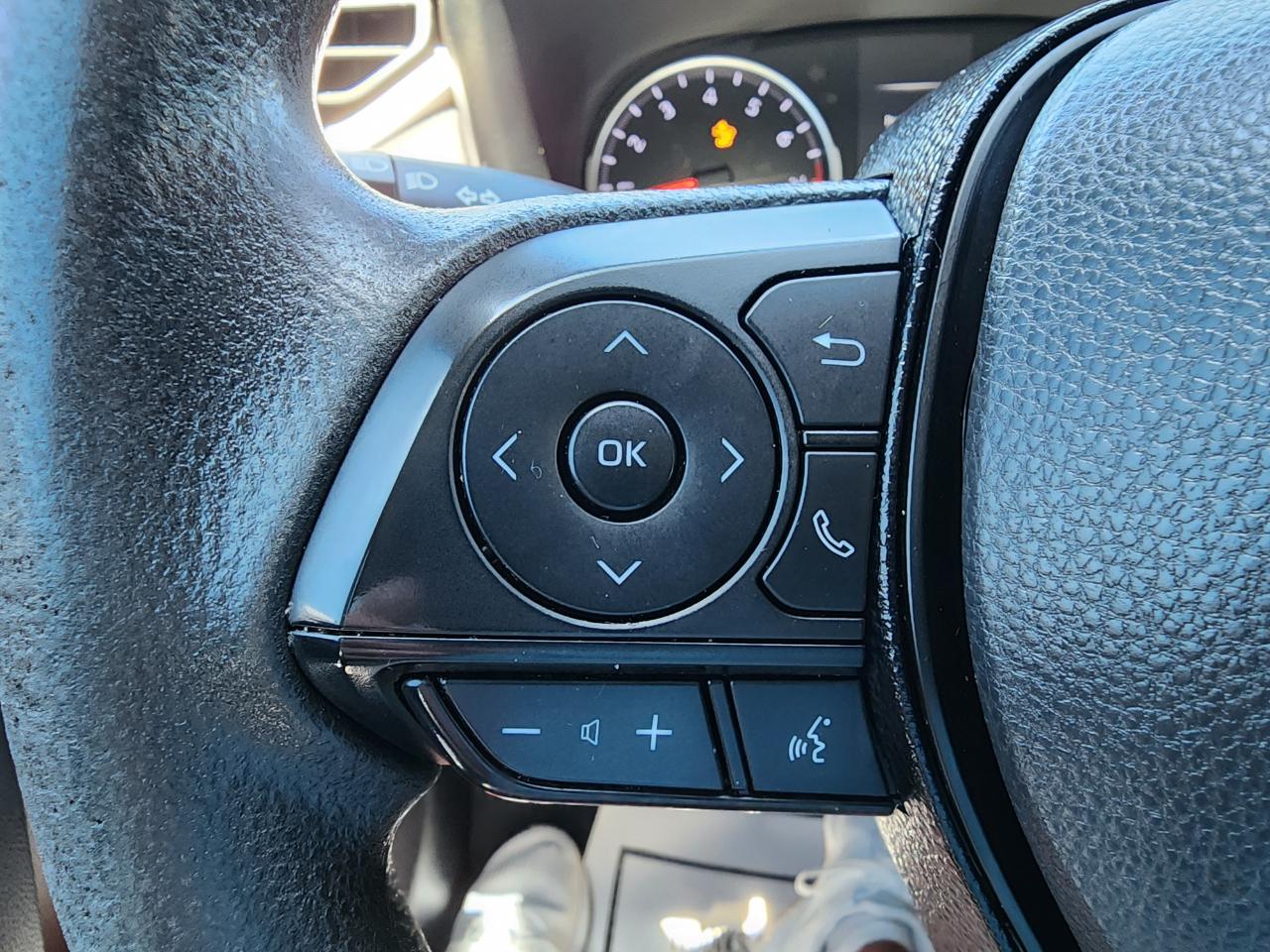 Toyota RAV4 LE FWD (Natl) 2021