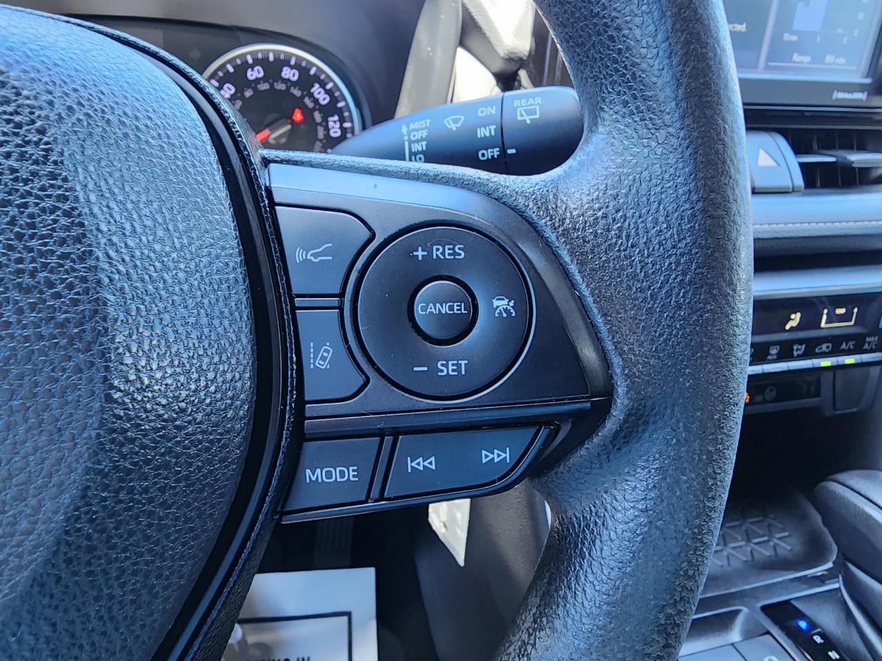 Toyota RAV4 LE FWD (Natl) 2021