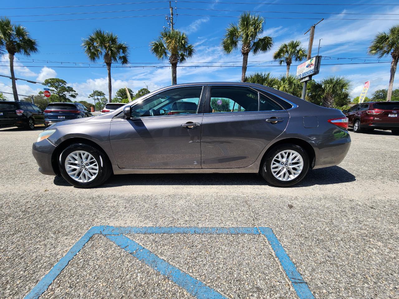 Toyota Camry 4dr Sdn I4 Auto XLE (Natl) 2016