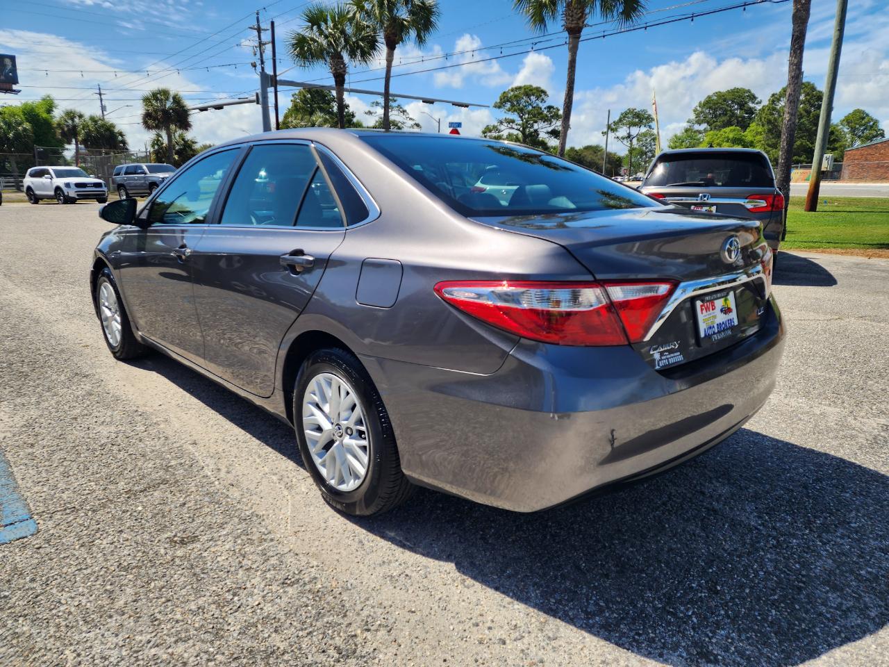 Toyota Camry 4dr Sdn I4 Auto XLE (Natl) 2016