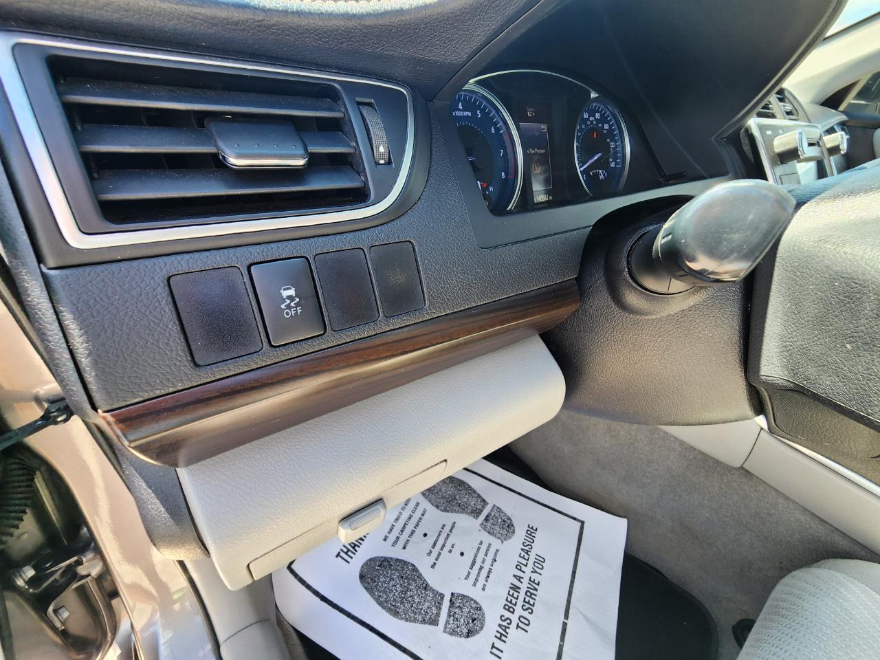 Toyota Camry 4dr Sdn I4 Auto XLE (Natl) 2016