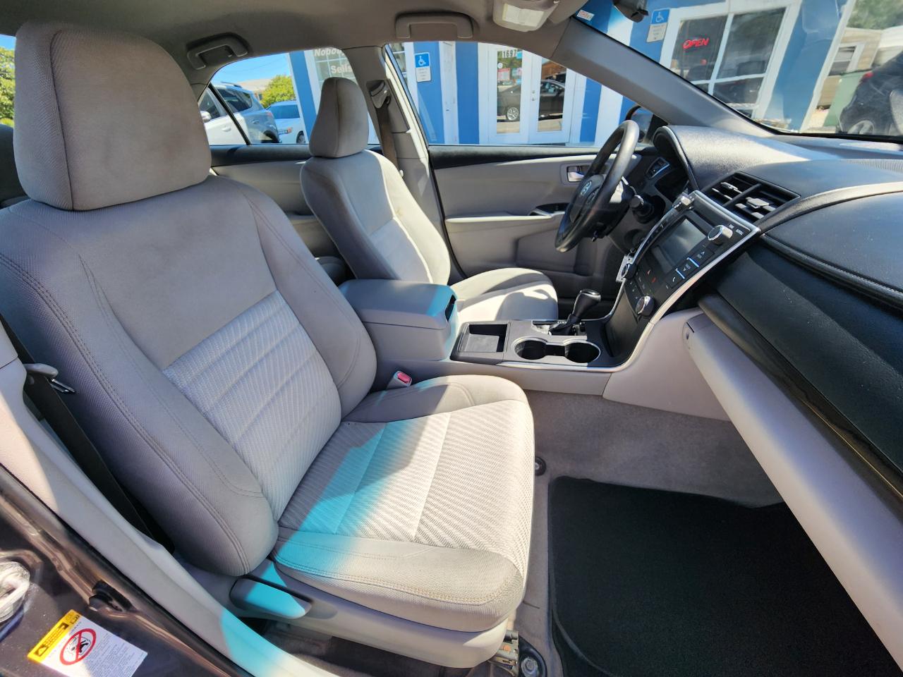 Toyota Camry 4dr Sdn I4 Auto XLE (Natl) 2016