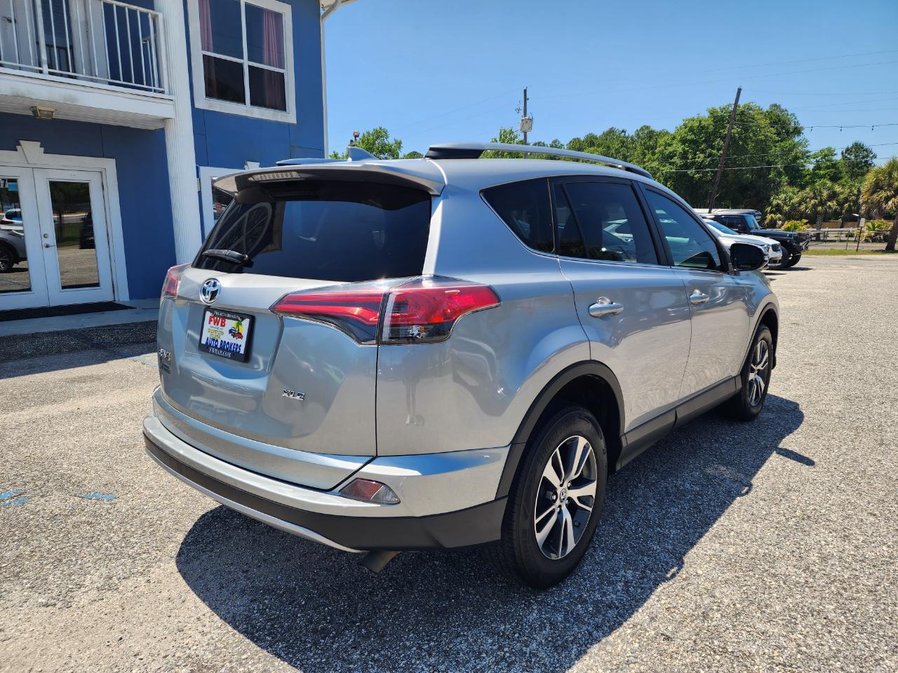 Toyota RAV4 XLE FWD 2018