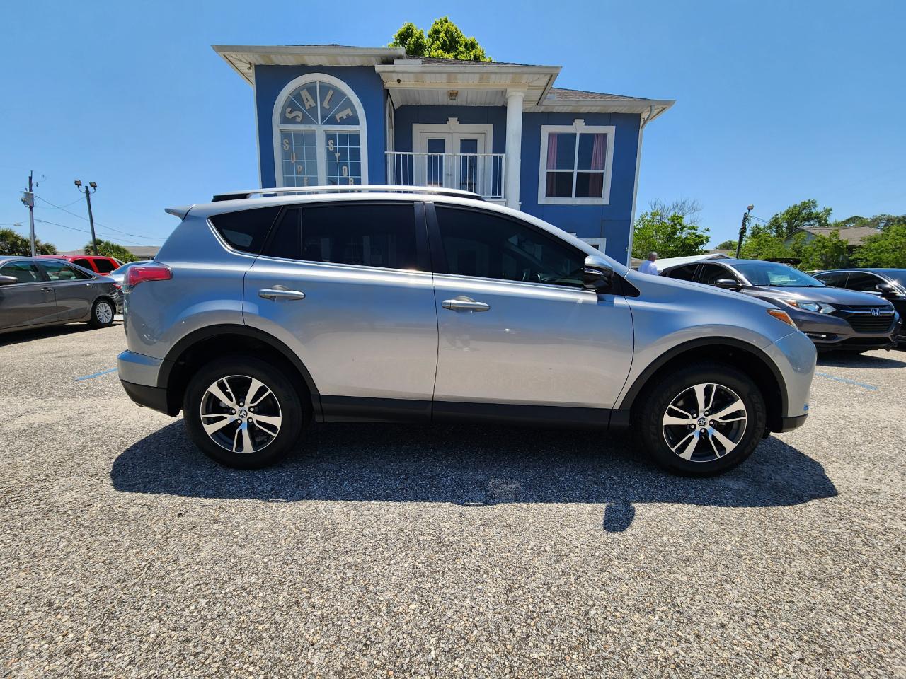 Toyota RAV4 XLE FWD 2018
