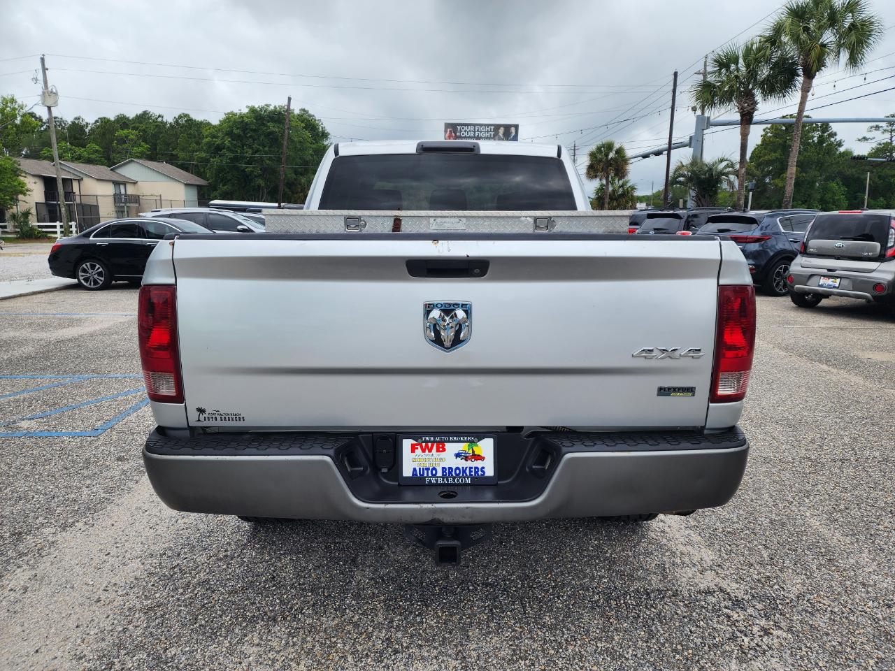 Dodge Ram 1500 4WD Crew Cab 140.5" ST 2010