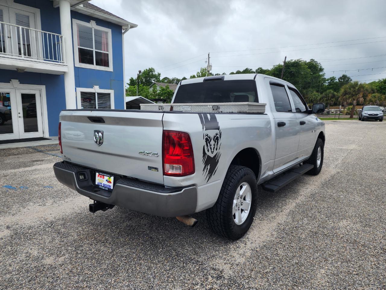 Dodge Ram 1500 4WD Crew Cab 140.5" ST 2010