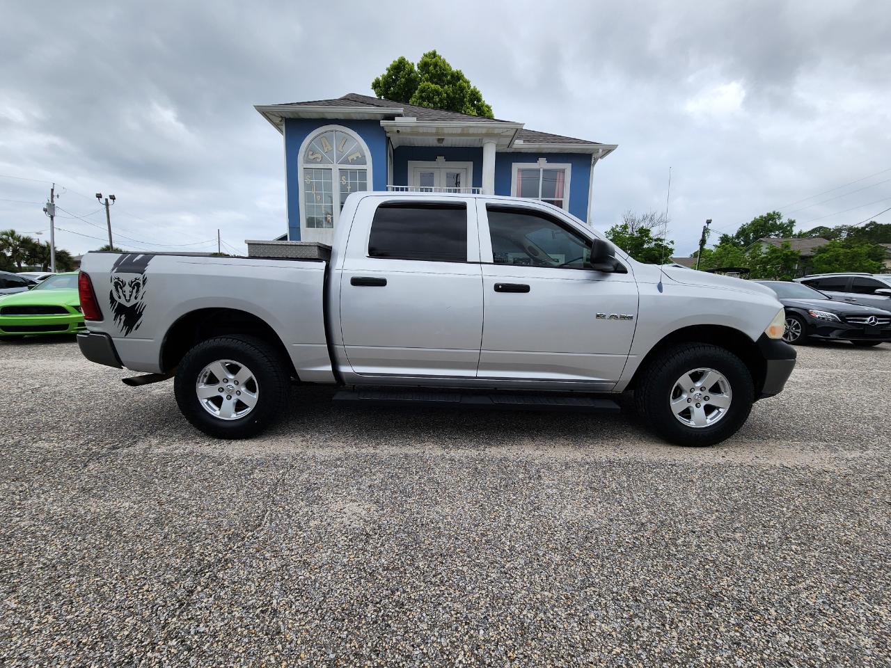 Dodge Ram 1500 4WD Crew Cab 140.5" ST 2010