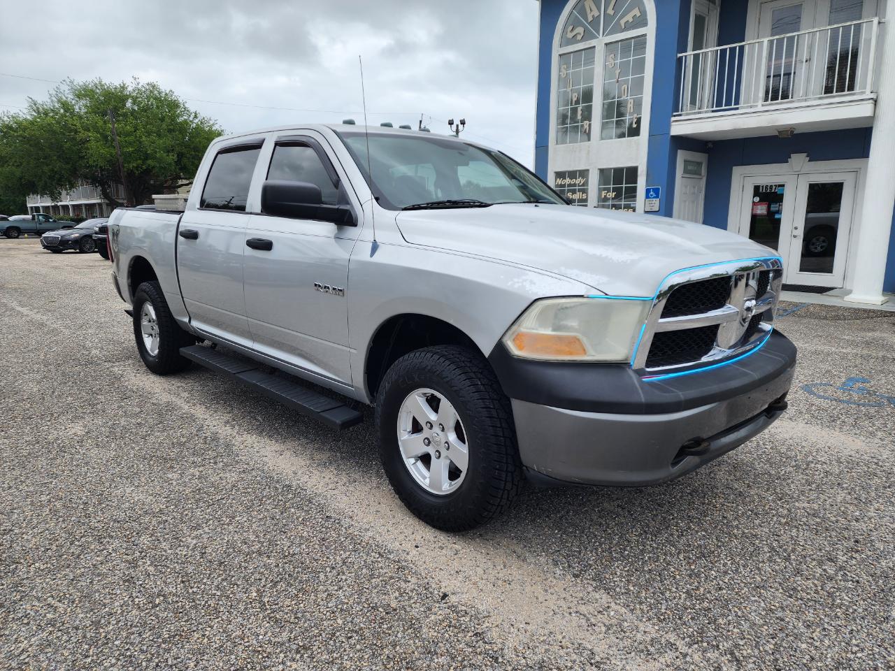 Dodge Ram 1500 4WD Crew Cab 140.5" ST 2010