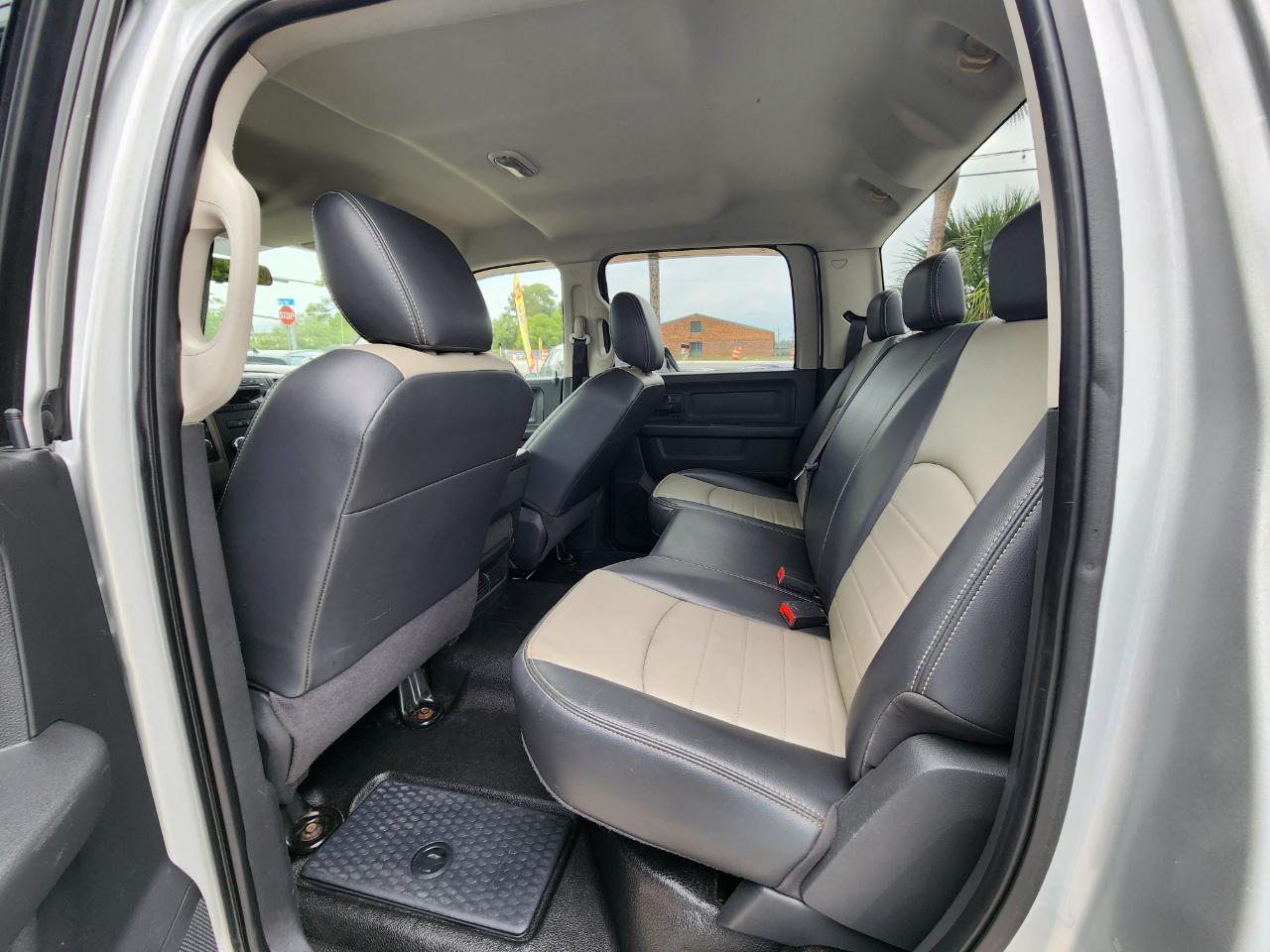 Dodge Ram 1500 4WD Crew Cab 140.5" ST 2010