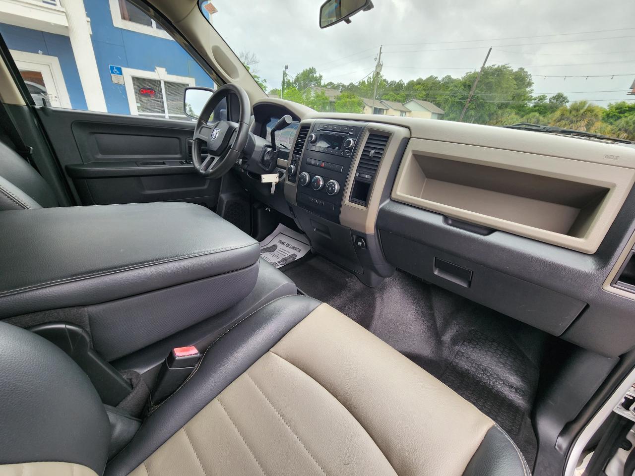 Dodge Ram 1500 4WD Crew Cab 140.5" ST 2010