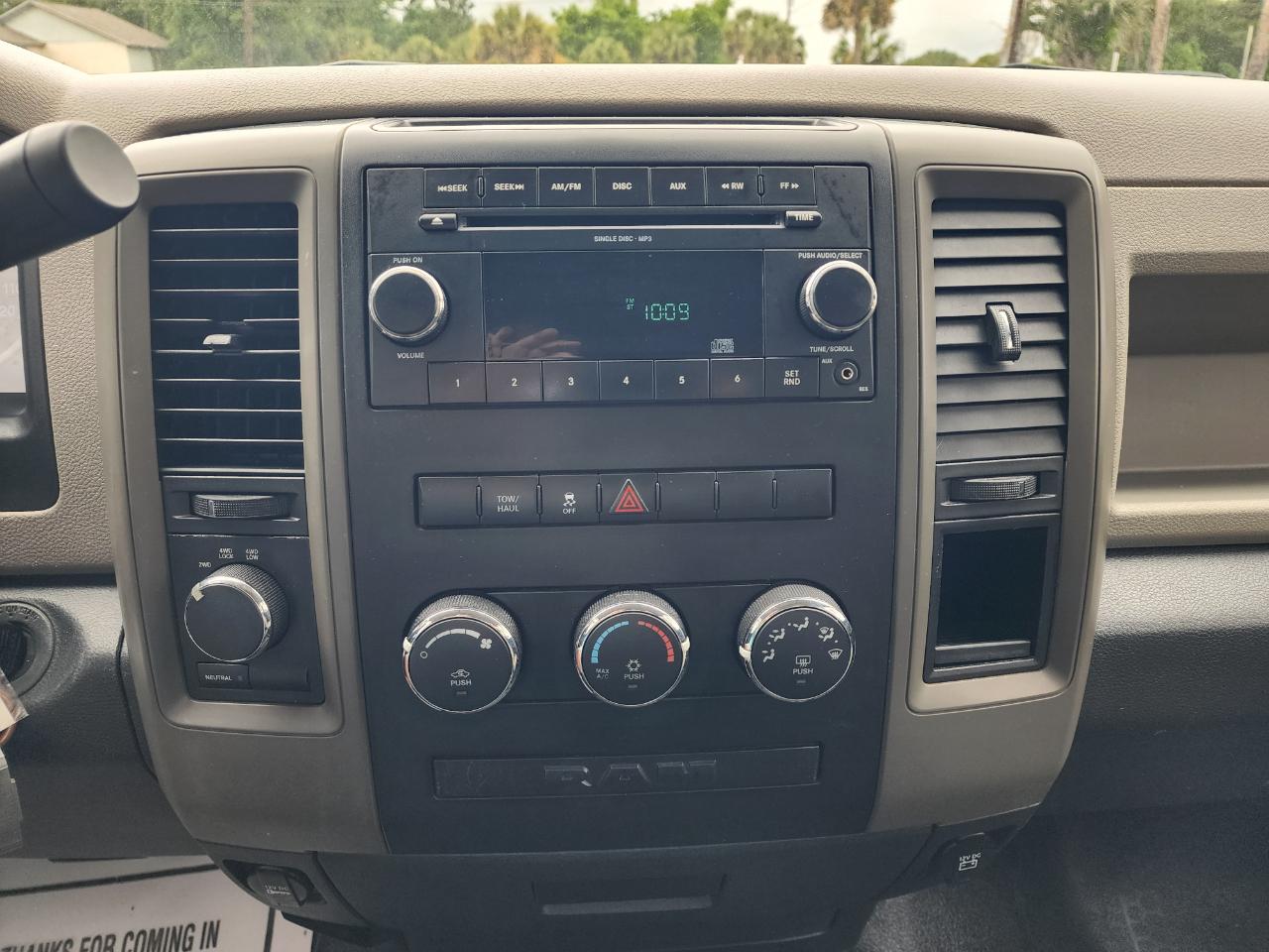Dodge Ram 1500 4WD Crew Cab 140.5" ST 2010