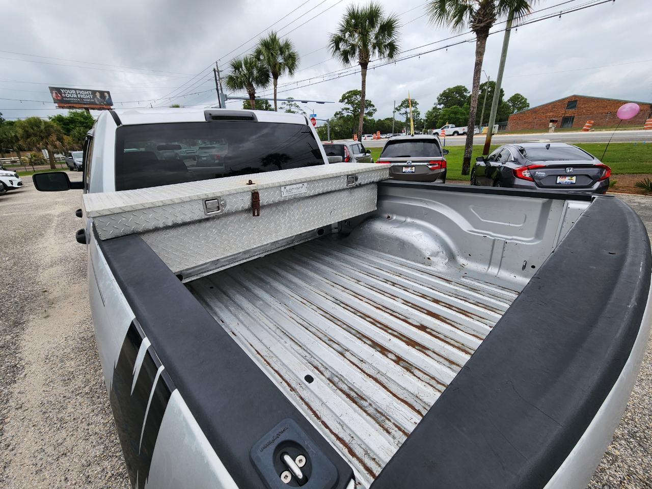 Dodge Ram 1500 4WD Crew Cab 140.5" ST 2010