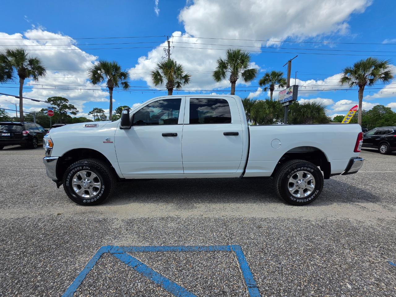 RAM 2500 Tradesman 4x4 Crew Cab 6'4" Box 2024