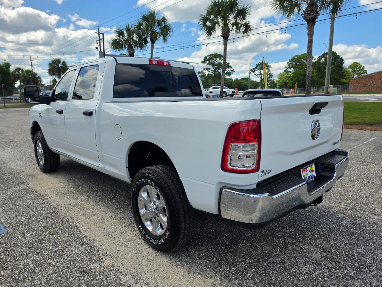 RAM 2500 Tradesman 4x4 Crew Cab 6'4" Box 2024