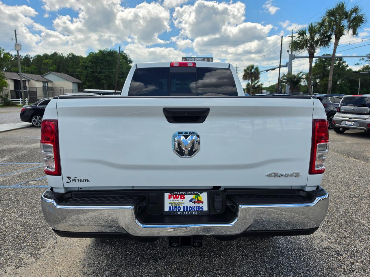 RAM 2500 Tradesman 4x4 Crew Cab 6'4" Box 2024
