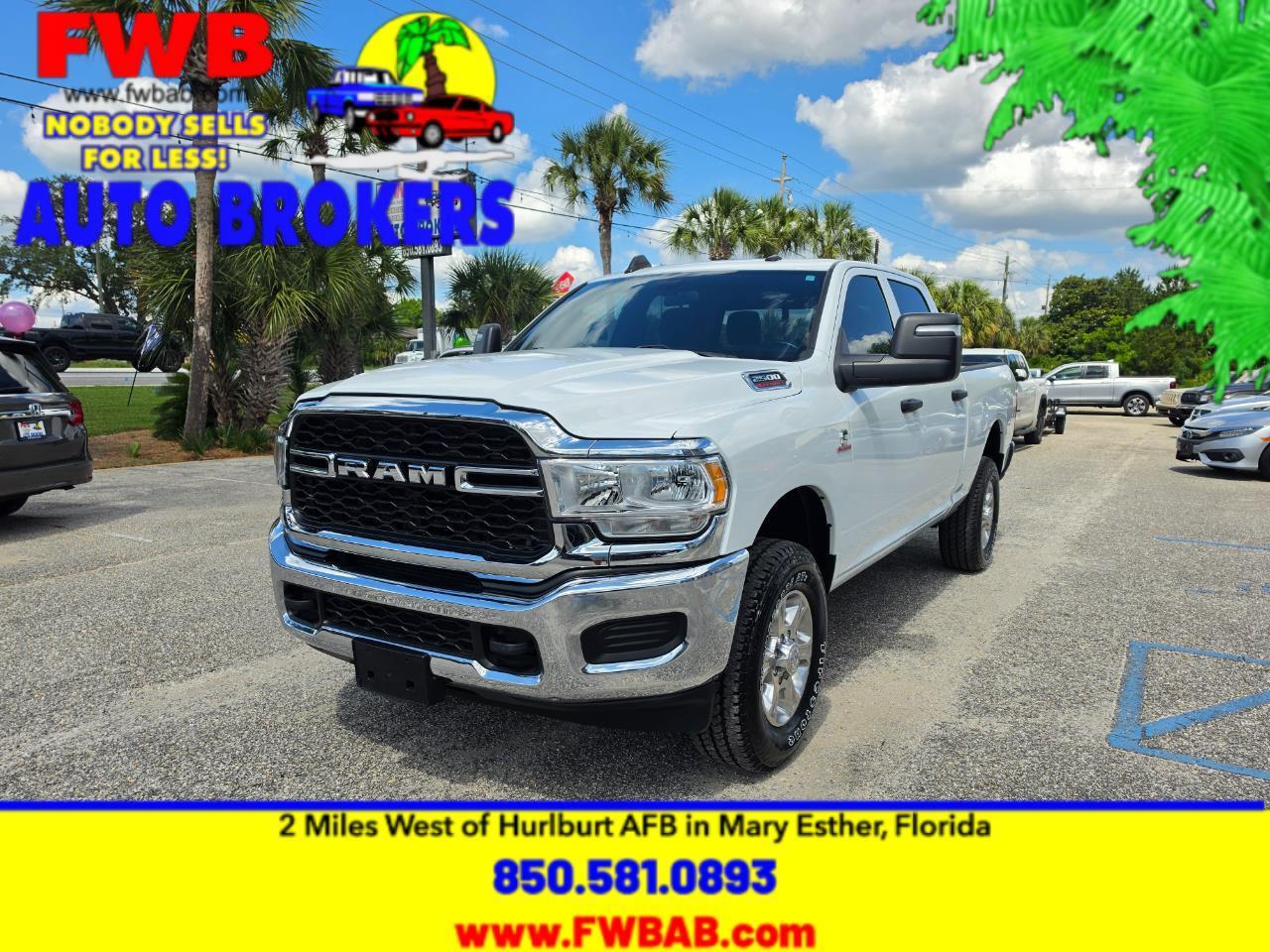RAM 2500 Tradesman 4x4 Crew Cab 6'4" Box 2024