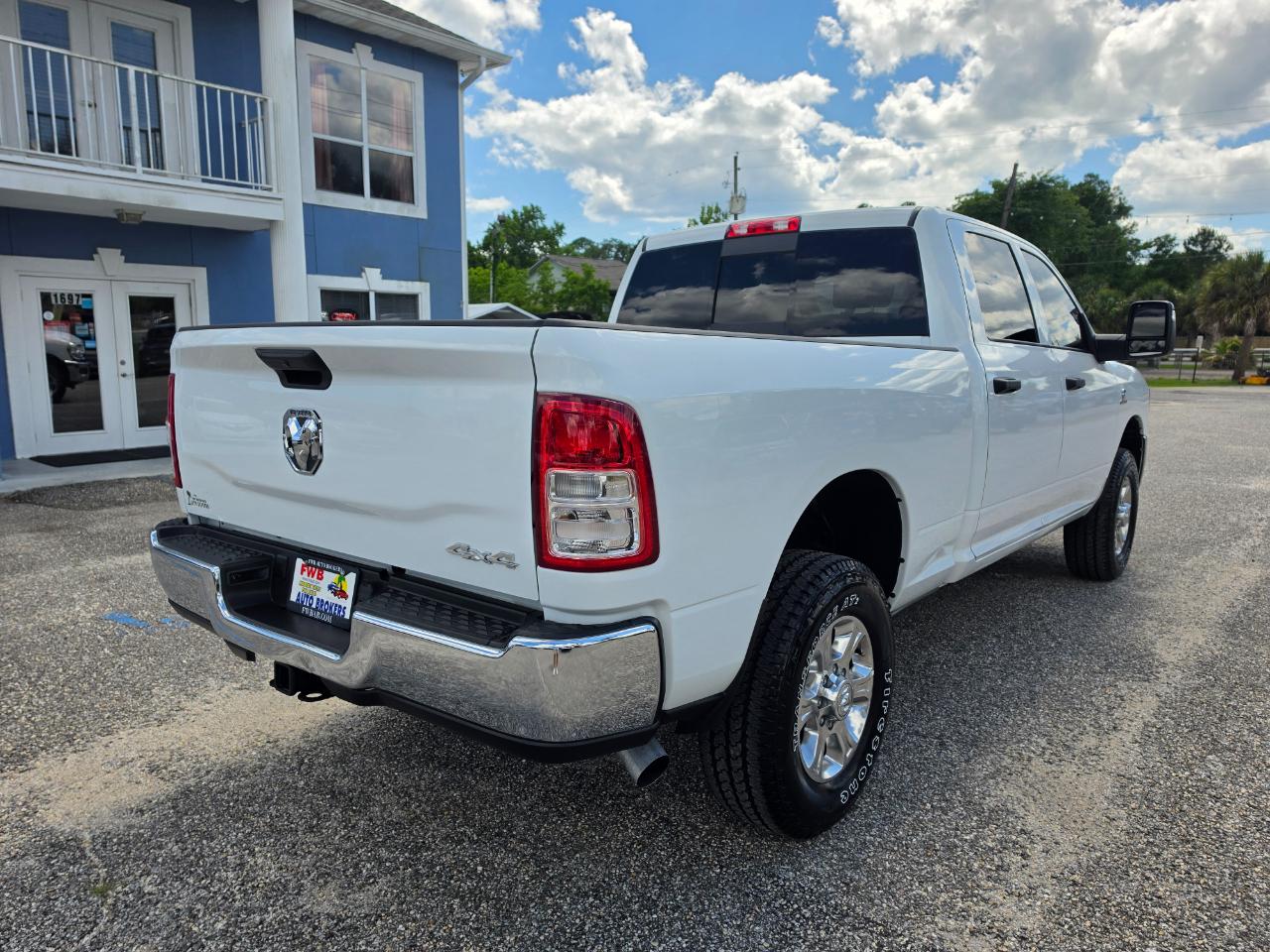 RAM 2500 Tradesman 4x4 Crew Cab 6'4" Box 2024