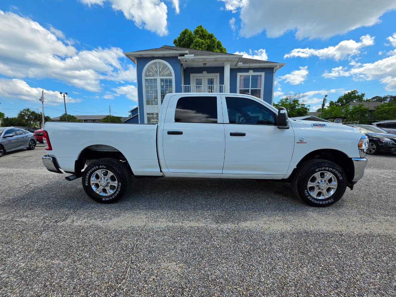 RAM 2500 Tradesman 4x4 Crew Cab 6'4" Box 2024
