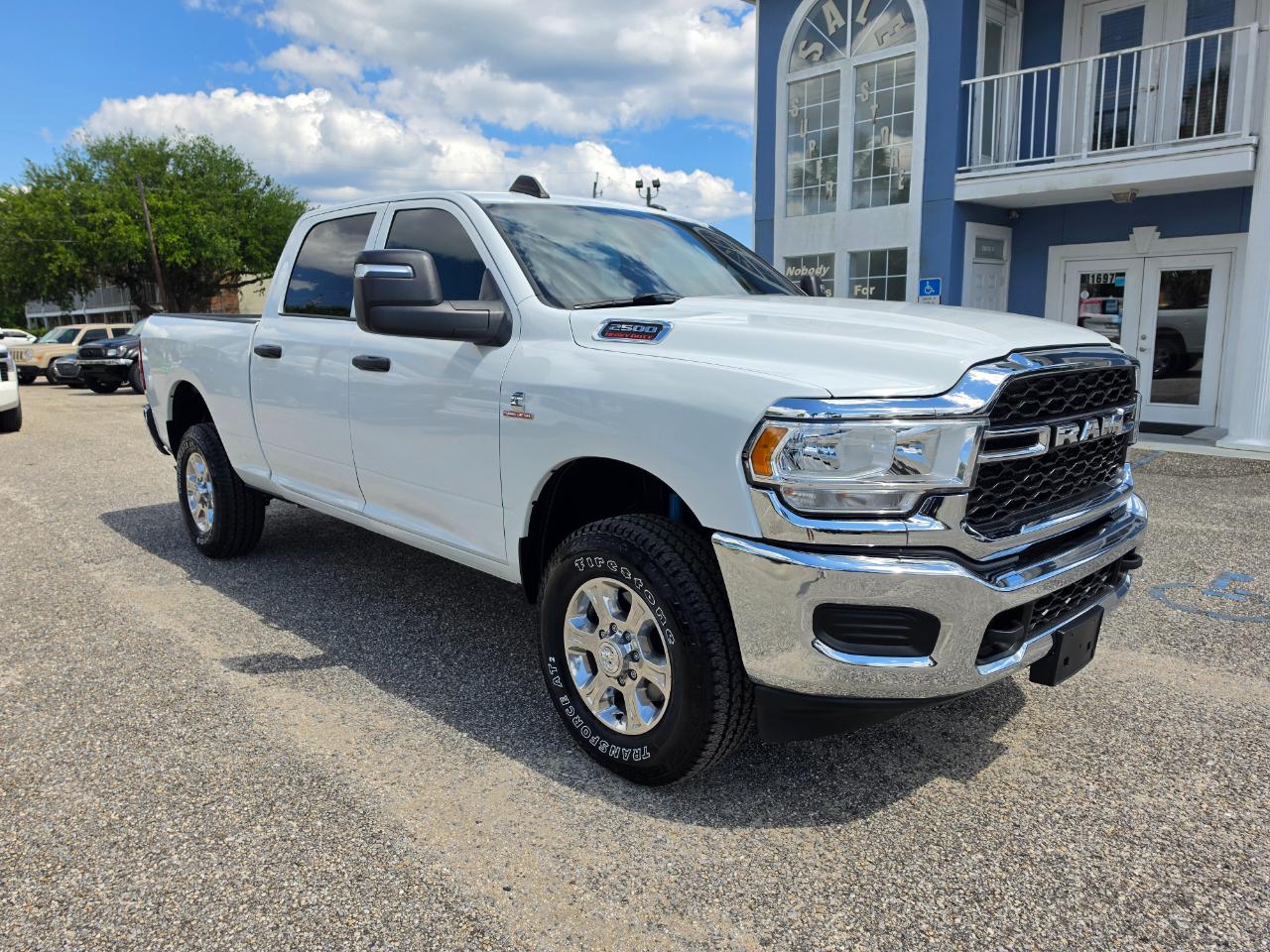 RAM 2500 Tradesman 4x4 Crew Cab 6'4" Box 2024