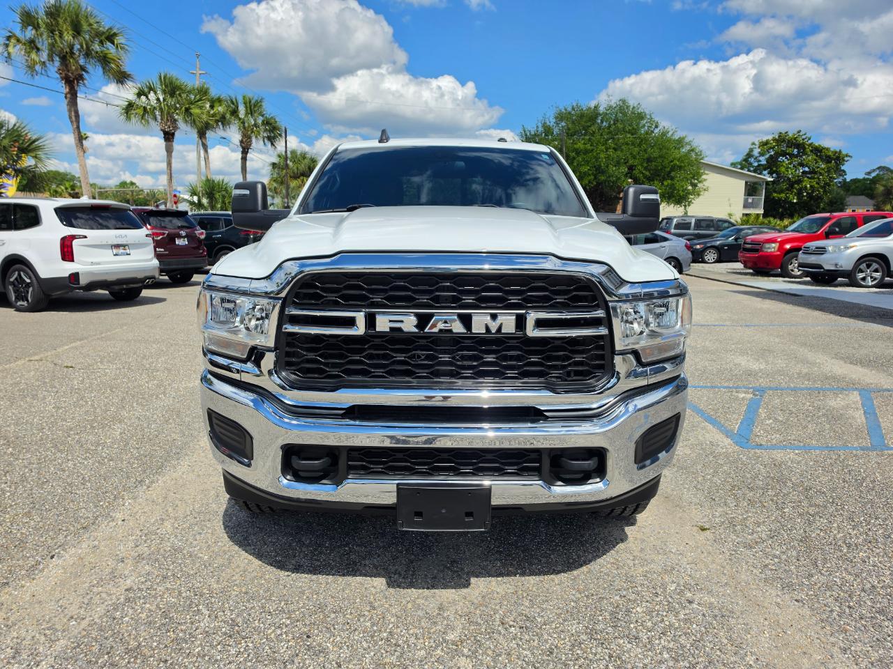 RAM 2500 Tradesman 4x4 Crew Cab 6'4" Box 2024