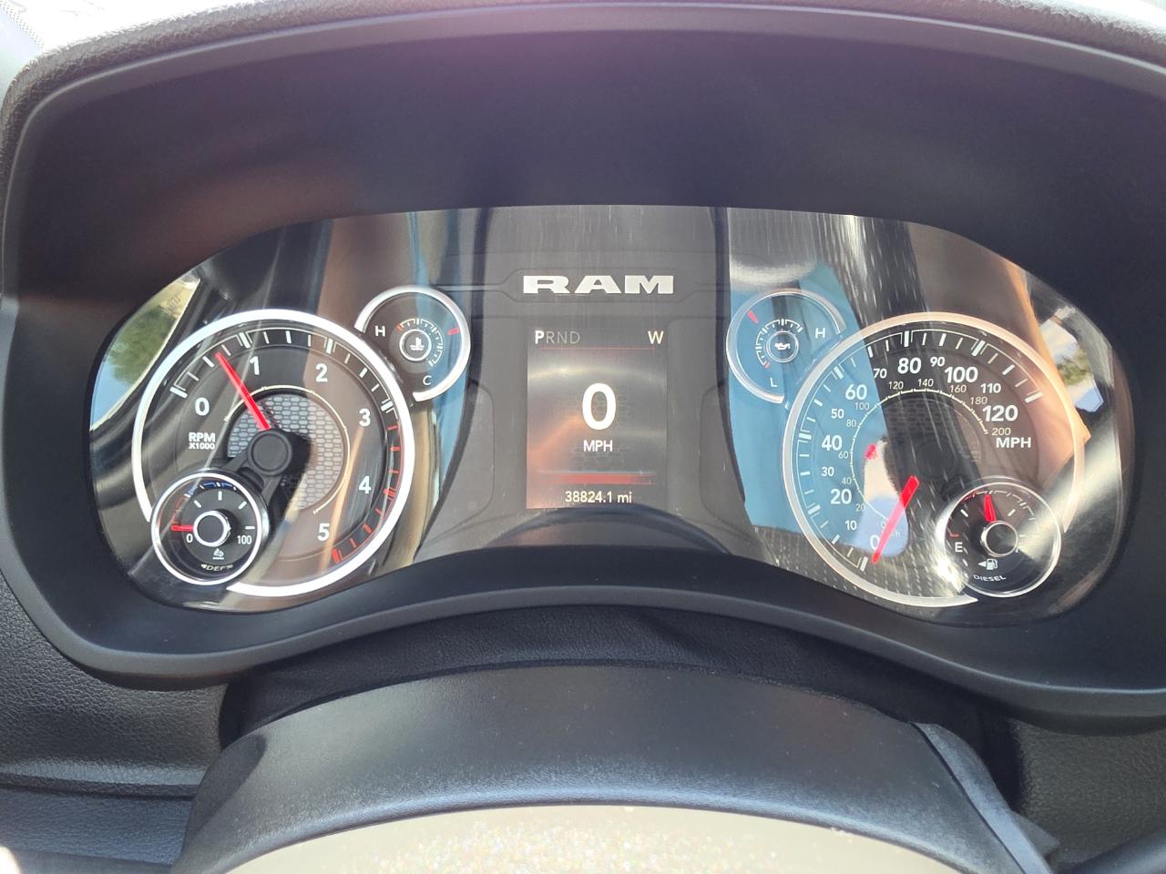 RAM 2500 Tradesman 4x4 Crew Cab 6'4" Box 2024