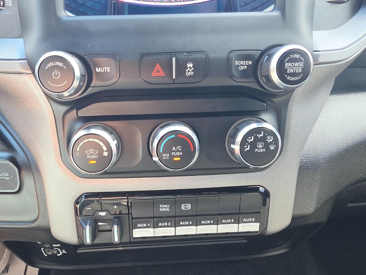 RAM 2500 Tradesman 4x4 Crew Cab 6'4" Box 2024